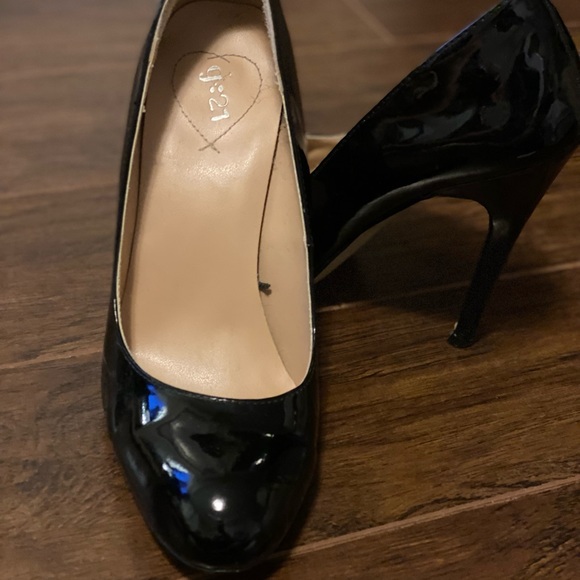 Black Patent Stilettos size 8 - Picture 2 of 3
